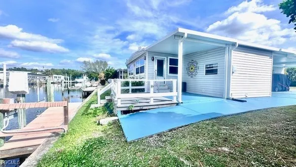 Property Slideshow image 3 of 44 | 5519 sir walter way, North Fort Myers, FL, 33917