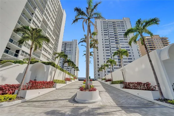 Property Slideshow image 2 of 28 | 1904 s ocean dr 508, Hallandale Beach, FL, 33009
