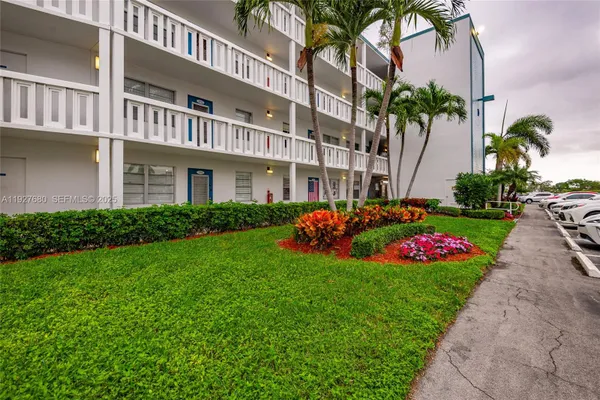 Property Slideshow image 2 of 34 | 1061 exeter d, Boca Raton, FL, 33434