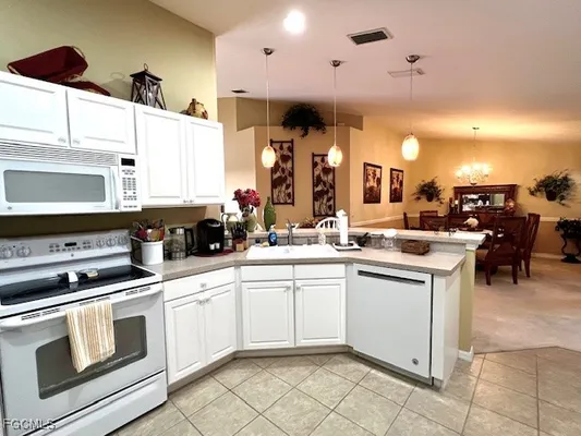 Property Slideshow image 3 of 43 | 9618 hemingway ln apt 3904, Fort Myers, FL, 33913