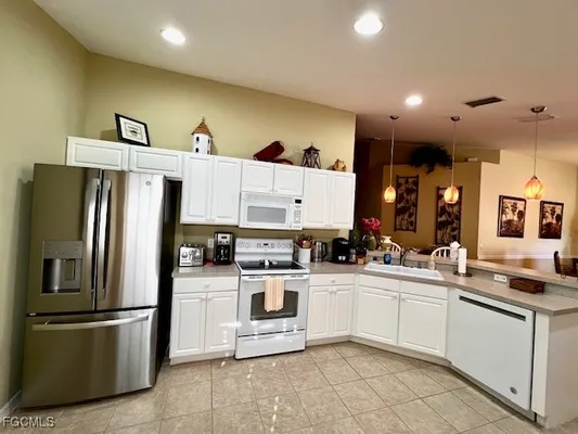 Property Slideshow image 3 of 50 | 9618 hemingway ln 3904, Fort Myers, FL, 33913