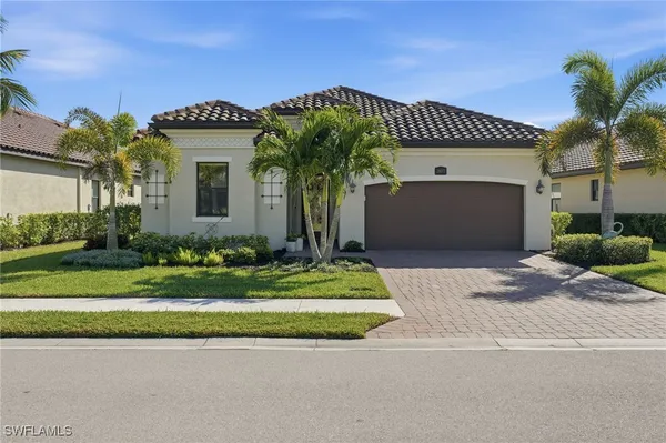 Property Slideshow image 2 of 36 | 28071 foxrock ct, Bonita Springs, FL, 34135