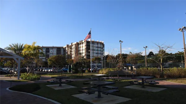 Property Slideshow image 3 of 27 | 900 saint charles pl 419, Pembroke Pines, FL, 33026