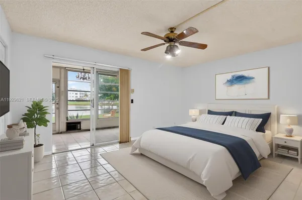 Property Slideshow image 2 of 32 | 1008 n farnham n 1008, Deerfield Beach, FL, 33442