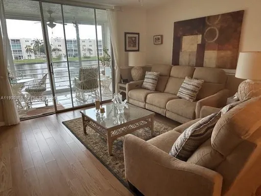 Property Slideshow image 2 of 28 | 324 se 10th st 207, Dania Beach, FL, 33004