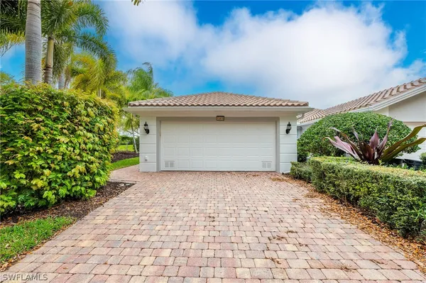 Property Slideshow image 2 of 26 | 15416 almaco cir, Bonita Springs, FL, 34135