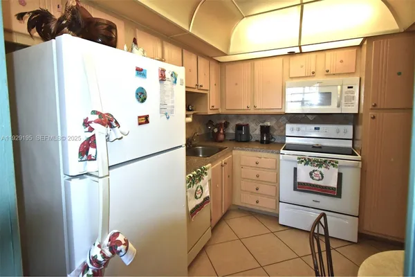 Property Slideshow image 2 of 36 | 900 saint charles pl apt 606, Pembroke Pines, FL, 33026