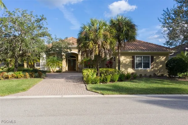 Property Slideshow image 2 of 41 | 3811 mossy oak dr, Fort Myers, FL, 33905