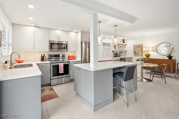 Property Slideshow image 2 of 20 | 3000 gulf shore blvd 106, Naples, FL, 34103