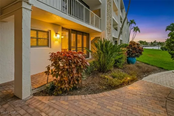 Property Slideshow image 2 of 20 | 3000 gulf shore blvd 106, Naples, FL, 34103