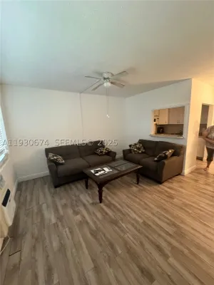 Property Slideshow image 2 of 13 | 118 e salisbury e 118, West Palm Beach, FL, 33417
