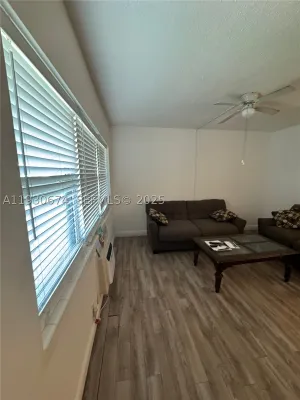 Property Slideshow image 3 of 13 | 118 e salisbury e 118, West Palm Beach, FL, 33417