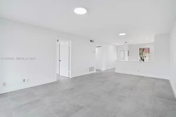 Property Slideshow image 3 of 29 | 737 nantucket cir b, Lake Worth, FL, 33467