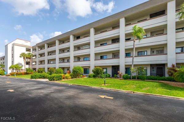 Property Slideshow image 3 of 43 | 7402 lake breeze dr apt 114, Fort Myers, FL, 33907