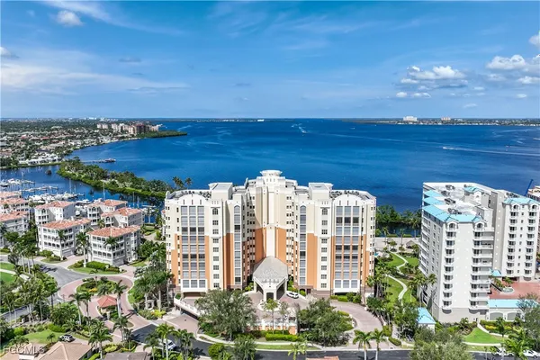 Property Slideshow image 2 of 49 | 14270 royal harbour ct 1122, Fort Myers, FL, 33908