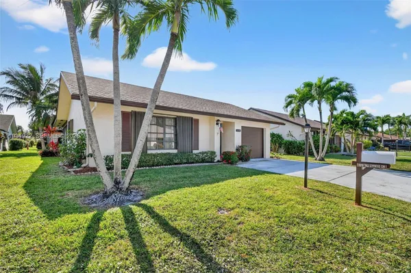 Property Slideshow image 2 of 41 | 6310 tall cypress cir, Greenacres, FL, 33463