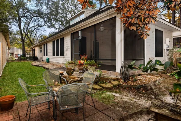 Property Slideshow image 2 of 30 | 15 lilac ridge pl, The Woodlands, TX, 77384