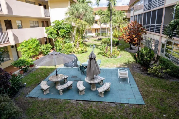 Property Slideshow image 2 of 19 | 3071 nw 47th ter 227, Lauderdale Lakes, FL, 33313