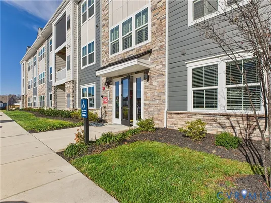 Property Slideshow image 2 of 33 | 6601 citory way unit 101, Moseley, VA, 23120