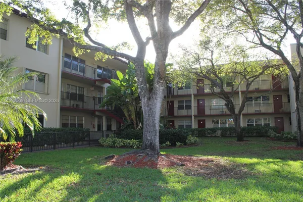 Property Slideshow image 2 of 22 | 200 sw 132nd way 104l, Pembroke Pines, FL, 33027