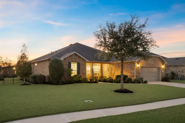 Property Slideshow image 2 of 50 | 415 spindrift cir, Richmond, TX, 77469
