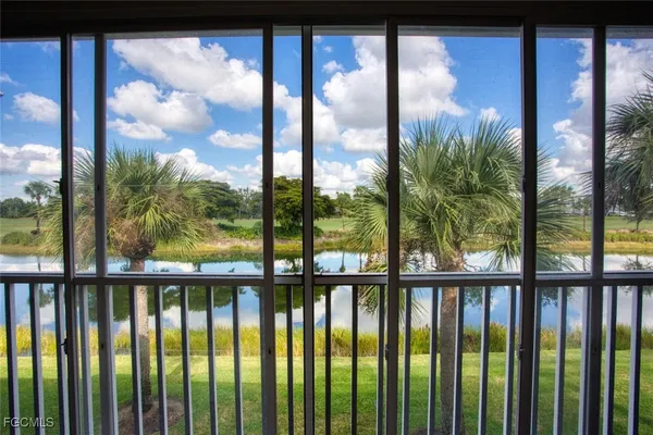 Property Slideshow image 2 of 45 | 10528 washingtonia palm way 4726, Fort Myers, FL, 33966