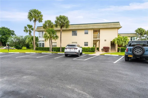 Property Slideshow image 2 of 36 | 35 vista gardens trl 204, Vero Beach, FL, 32962