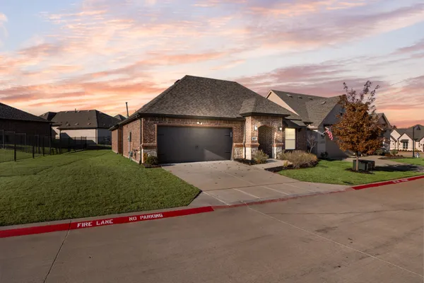 Property Slideshow image 2 of 37 | 815 rio vista ln, Rockwall, TX, 75087