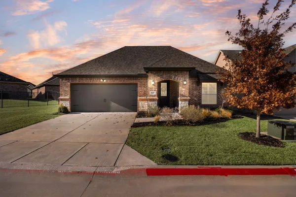 Property Slideshow image 3 of 37 | 815 rio vista ln, Rockwall, TX, 75087