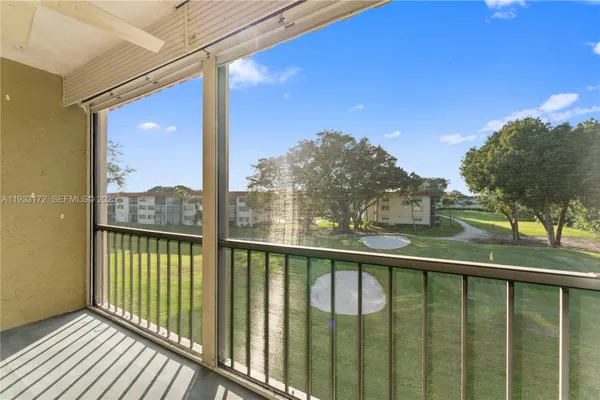 Property Slideshow image 3 of 34 | 8901 s hollybrook blvd 303, Pembroke Pines, FL, 33025