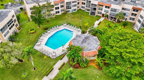 Property Slideshow image 3 of 36 | 6700 royal palm blvd apt 107d, Margate, FL, 33063