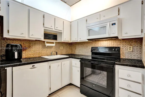 Property Slideshow image 3 of 31 | 4751 nw 21st st 303, Lauderhill, FL, 33313