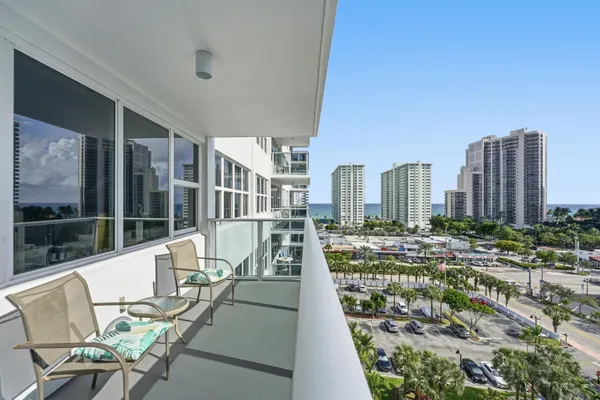 Property Slideshow image 2 of 26 | 3333 ne 34th st 1011, Fort Lauderdale, FL, 33308