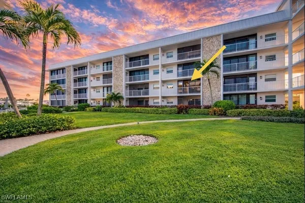 Property Slideshow image 3 of 34 | 3000 gulf shore blvd 212, Naples, FL, 34103