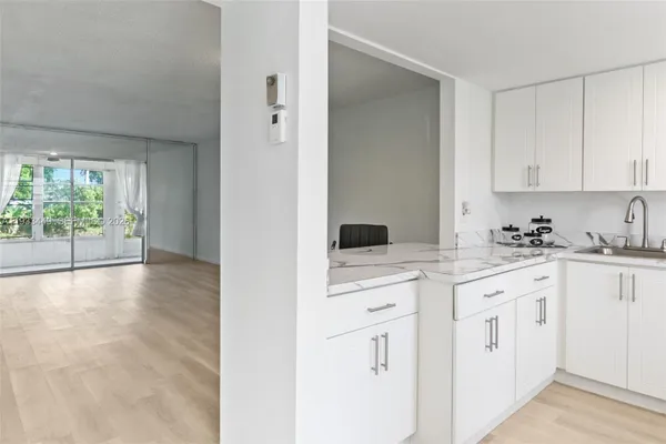 Property Slideshow image 3 of 20 | 7605 nw 5th pl 103, Margate, FL, 33063