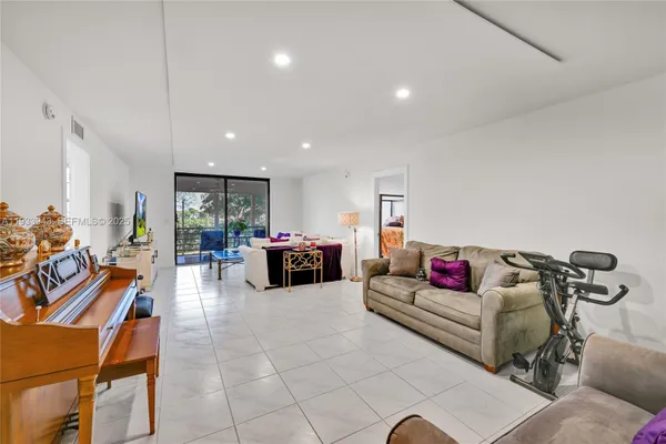 Property Slideshow image 3 of 34 | 1400 saint charles pl 207, Pembroke Pines, FL, 33026