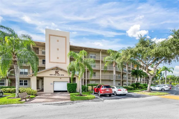 Property Slideshow image 2 of 34 | 550 sw 138th ave 409k, Pembroke Pines, FL, 33027