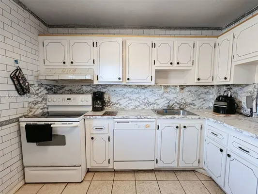 Property Slideshow image 3 of 25 | 410 se 2nd st apt 406, Hallandale Beach, FL, 33009