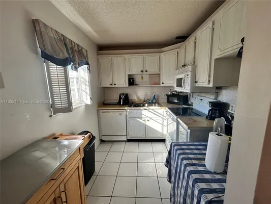 Property Slideshow image 2 of 32 | 1225 nw 21st st # 14-1410, Stuart, FL, 34994