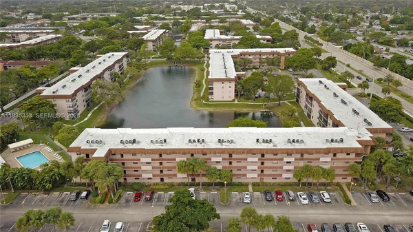 Property Slideshow image 2 of 22 | 4930 e sabal palm blvd apt 306, Tamarac, FL, 33319