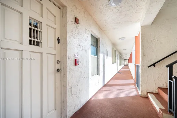 Property Slideshow image 3 of 28 | 150 s hollybrook ter 208, Pembroke Pines, FL, 33025