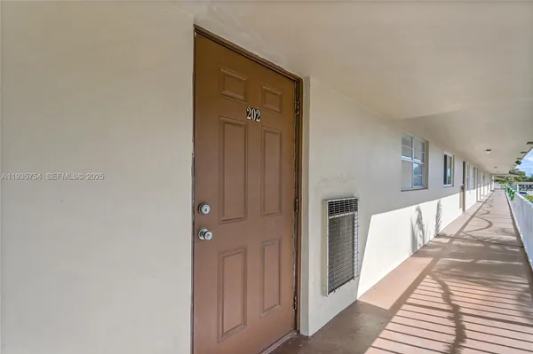 Property Slideshow image 3 of 34 | 7305 nw 4th pl 202, Margate, FL, 33063