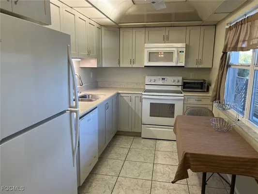 Property Slideshow image 3 of 46 | 6102 augusta dr 307, Fort Myers, FL, 33907