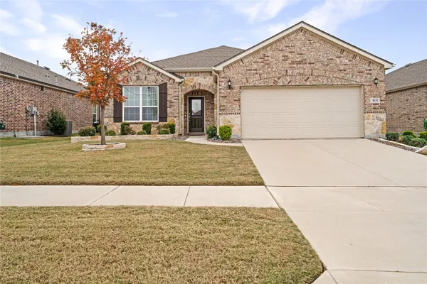 Property Slideshow image 2 of 35 | 1631 bentwater ln, Frisco, TX, 75036