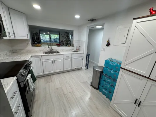 Property Slideshow image 2 of 17 | 900 colony point cir 218, Pembroke Pines, FL, 33026
