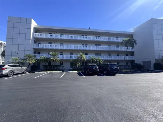 Property Slideshow image 3 of 42 | 1025 se 3rd ave 102, Dania Beach, FL, 33004