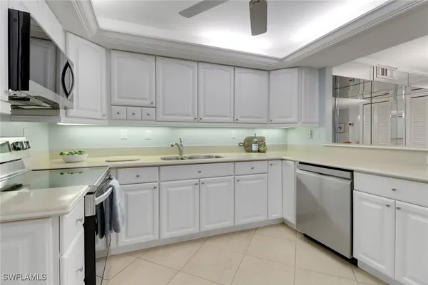 Property Slideshow image 2 of 34 | 3399 gulf shore blvd 303, Naples, FL, 34103