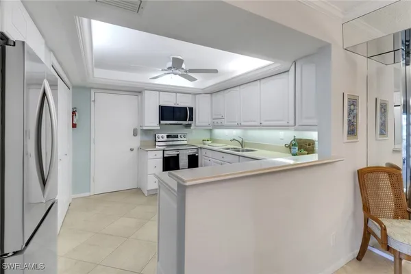 Property Slideshow image 3 of 34 | 3399 gulf shore blvd 303, Naples, FL, 34103