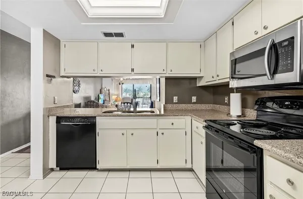 Property Slideshow image 3 of 41 | 11170 caravel cir 210, Fort Myers, FL, 33908