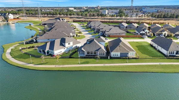 Property Slideshow image 2 of 44 | 18706 mystic maple ln, Cypress, TX, 77433